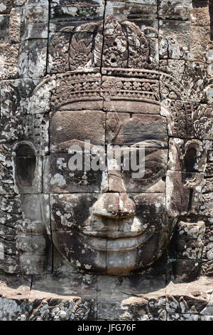 Nahaufnahme von einem Stein gemeißelt Gesicht bei Bayon Tempel, Kambodscha, Asien Stockfoto