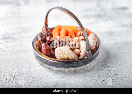 Mischung aus getrockneten Früchten und Nüssen Stockfoto