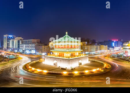 Xi'an Kirchturm bei Nacht Stockfoto