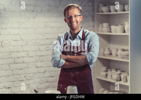 Lächelnde Arbeiter Stockfoto
