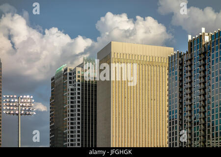 Charlotte, North Carolina City Skyline von bbt Baseballstadion Stockfoto