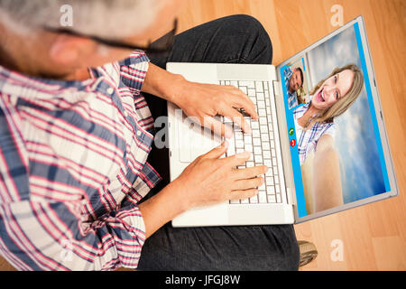 Zusammengesetztes Bild glücklich lächelnd in die Kamera Hipster Stockfoto