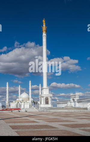 Kasachstan, Astana Stadt, neue Administrative Stadt, Kazak Yeli, kasachische Land, Denkmal und Hazret Sultan Moschee Stockfoto