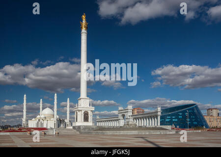 Kasachstan, Astana Stadt, neue Administrative Stadt, Kazak Yeli, kasachische Land, Denkmal und Hazret Sultan Moschee Stockfoto