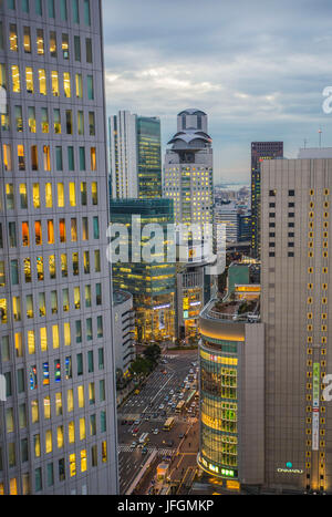 Stadt in Japan, Kansai, Osaka, Osaka Bahnhof Südseite Stockfoto