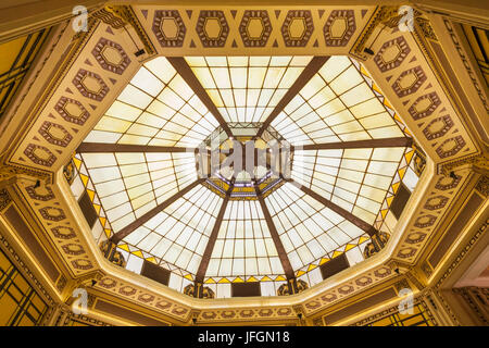 China, Shanghai, Bund, Fairmont Peace Hotel Lobby Bereich Oberlicht Stockfoto