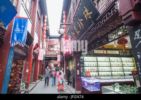 China, Shanghai, Yu-Garten, Geschäfte in Shanghai Old Street Stockfoto