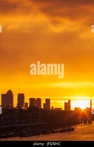 England, London, Sonnenaufgang über Canary Wharf Stockfoto