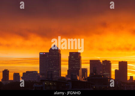 England, London, Sonnenaufgang über Canary Wharf Stockfoto