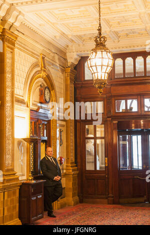 England, London, Whitehall, dem National Liberal Club Foyer Eingang Stockfoto