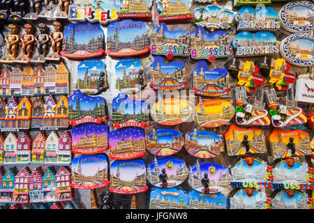 Belgien, Brüssel, Souvenir Shop Display von Magneten Stockfoto