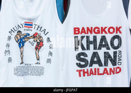 Detail des T-shirt mit Thai und Khaosan Road, Khaosan Road, Bangkok, Thailand Stockfoto