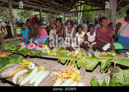 Markt auf der Insel Telina, Marovo Lagune, den Salomon-Inseln Stockfoto