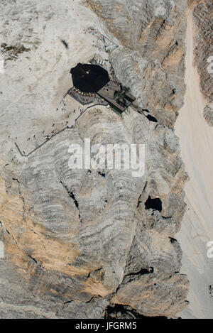 Sellagruppe mit Sas de Pordoi, Top terminal Seilbahn, die Dolomiten, Luftbild, Hochgebirge, Trentino, Italien Stockfoto