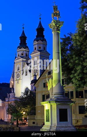 Italien, Region Trentino-Süd Tirol, Provinz Bozen, Eisacktal, Brixen, Kathedrale, Millennium Säule, Domplatz Stockfoto