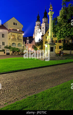 Italien, Region Trentino-Süd Tirol, Provinz Bozen, Eisacktal, Brixen, Kathedrale, Millennium Säule, Domplatz Stockfoto