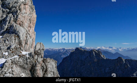 Ansicht der östlichen Wang Scharte auf Gehrenspitze und Zillertaler Alpen, Wettersteingebirge Stockfoto