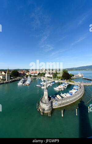 Blick auf den Leuchtturm, Hafen von Lindau, Bodensee, Bayern, Deutschland Stockfoto