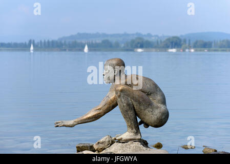 Skulptur von El Nino von Ubbo Enninga (Bronze, 1997) in See, Radolfzell, Lake Constance, Underlake, Baden-Wurttemberg, Deutschland Stockfoto