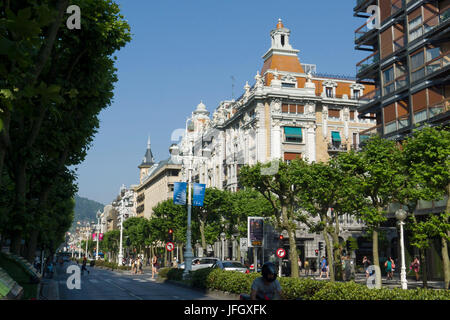Boulevard im Zentrum Stadt, Donostia-San Sebastián, Gipuzkoa, die baskischen Provinzen, Spanien Stockfoto