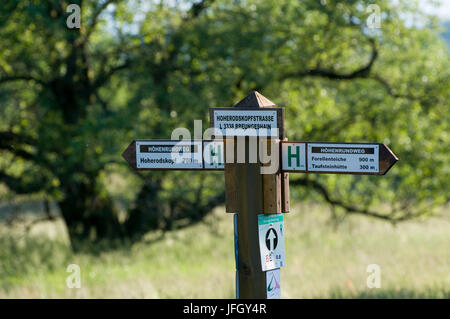 Wanderweg-wiser, Hoherodskopf, Vogelsberg, Hessen, Deutschland Stockfoto