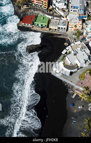 Vulkan-Strand und Meer in Puerto Naos auf La Palma, Luftbild, Kanarische Inseln, Spanien Stockfoto