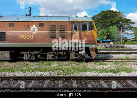 Zug in einem Bahnhof in Thailand, Süd-Ost-Asien Stockfoto