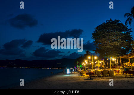 Restaurant am Strand bei Nacht, Chaweng Beach, Insel Ko Samui, Thailand, Asien Stockfoto