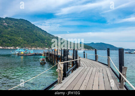 Brücke, Holzsteg, Insel Koh Nang Yuan, auch Nangyuan mit Koh Tao, Golf von Thailand, Thailand, Asien Stockfoto