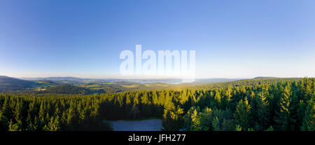 Blick auf den beobachten Tower Moldawien Blick auf den Böhmerwald und den Lipno-Stausee, Ulrichsberg, Mühlviertel, Oberösterreich, Österreich Stockfoto