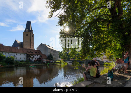 Moldawien und St. Marien Kirche, Tschechien, Jihocesky Kraj (Region Südböhmen), Rozmberk nad Vltavou (rose Berg) Stockfoto