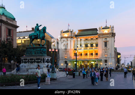 Platz Trg Republike mit Nationaltheater und Reiterstandbild des Fürsten Mihailo Obrenović, Serbien, Belgrad Stockfoto