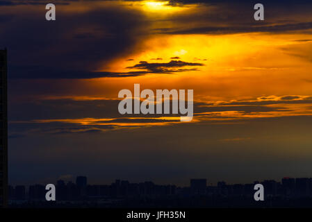 Sonnenuntergang in Shanghai nach Unwetter Stockfoto