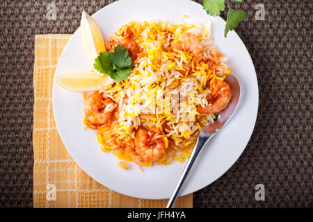 Indische Biryani mit Garnelen Stockfoto