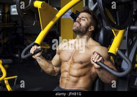 Schöne bärtige bodybuilding Mann Stockfoto