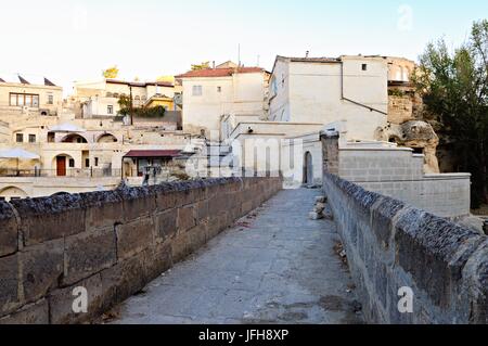 Auf der Römischen Aquädukt in Mustafapasa Türkei Stockfoto