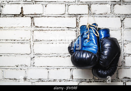 Alten Boxhandschuhe Stockfoto