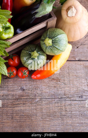 Frisches Gemüse in einer Box Stockfoto