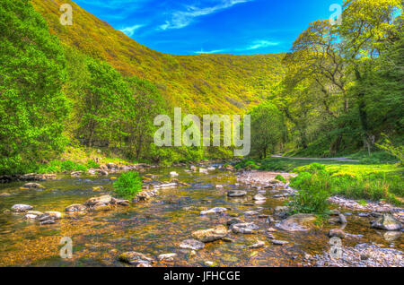 Lynmouth Devon Fuß zum Watersmeet entlang des Flusses Lyn England UK in hdr Stockfoto