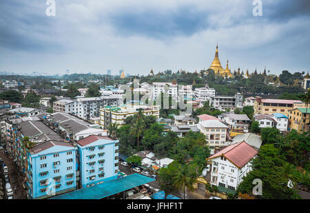 Goldenen Shwedagon-Pagode aus dem hoch in Yangon / Myanmar Stadt Rangun Myanmar - Reise-Foto - Kultur Stockfoto