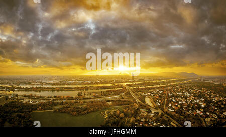 Schönen Sonnenuntergang über Wien Stockfoto