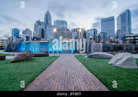 Am frühen Morgen über Charlotte NC in der Nähe von Romare Bearden Park Stockfoto