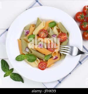 Italienisches Essen bunte Penne Rigate Nudeln Pasta Gericht von Ihr Browser kann leider keine eingebetteten Frames anzeigen Stockfoto