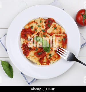 Ravioli Pasta mit Tomaten Sauce Gericht von Ihr Browser kann leider keine eingebetteten Frames anzeigen Stockfoto