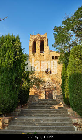 Kirche Sant Pere de Pals, in die mittelalterliche Altstadt von Pals. Bajo Ampurdan, Girona, Katalonien, Spanien. Stockfoto