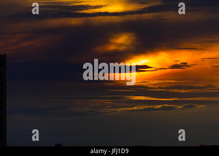 Sonnenuntergang in Shanghai nach Unwetter Stockfoto