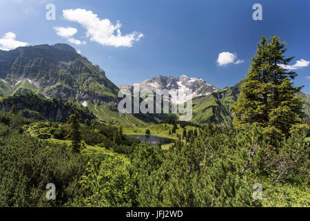 Berge, Gipfel, Körbersees, Holz, Himmel, Wolken Stockfoto