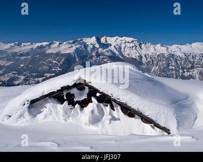 Schnee soweit das Auge reicht in den Schweizer Alpen Stockfoto