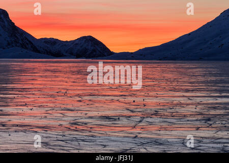 Morgen-Stimmung im Lago Bianco, Kanton Graubünden Stockfoto