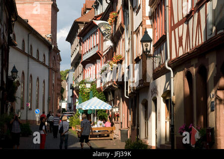 Europa, Deutschland, Bayern, Main, Miltenberg (Dorf), Fachwerk-Gasse in der Altstadt, Stockfoto